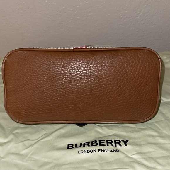 Authentic Burberry London grained nova check crossbody mini messenger purse - Picture 5 of 16